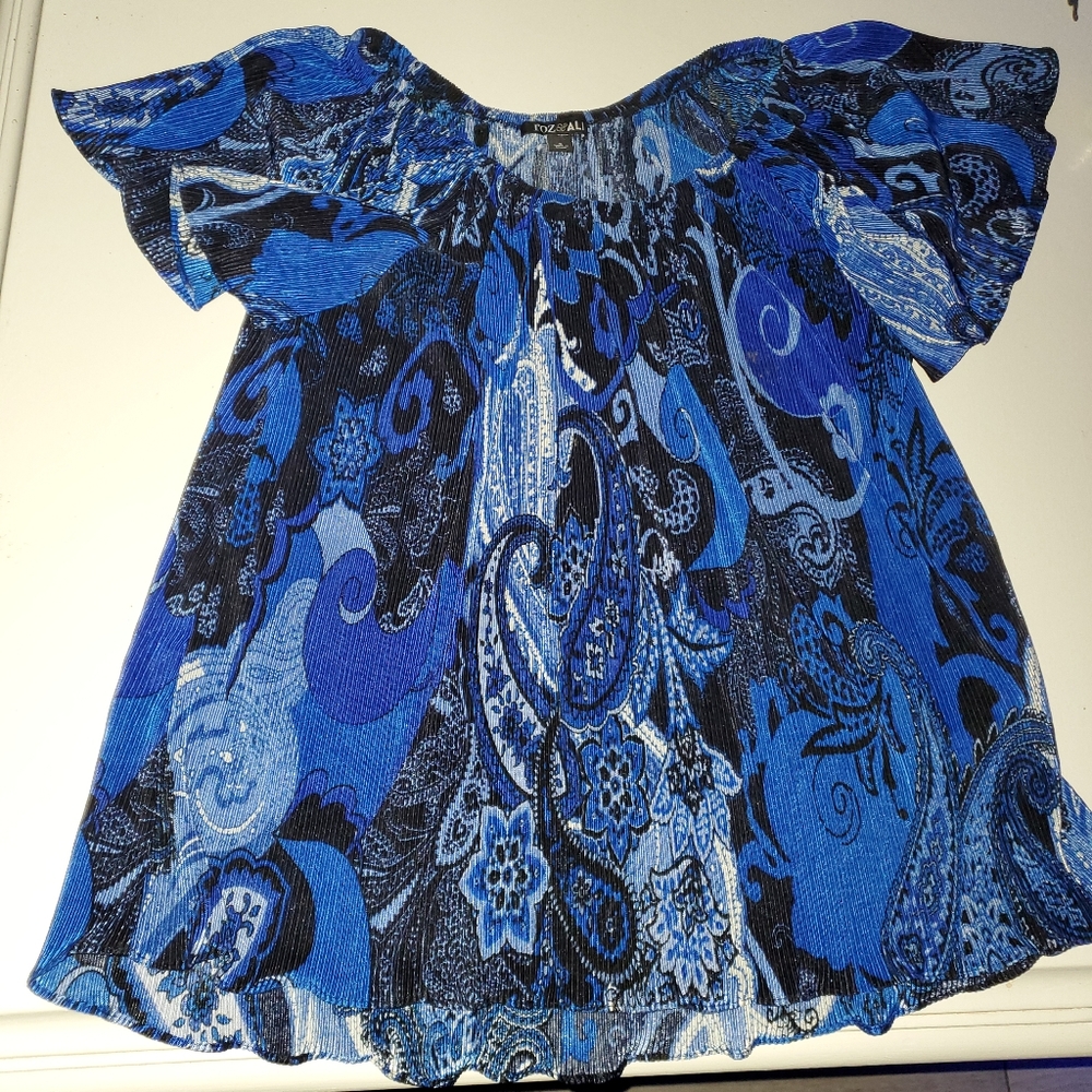New without tags Small Roz & Ali Blue and Black print shirt